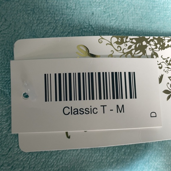 LulaRoe Classic-T (NWT) - Picture 5 of 5